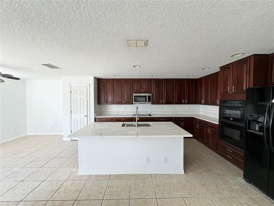 For Rent: $2,850 (4 beds, 2 baths, 3300 Square Feet)