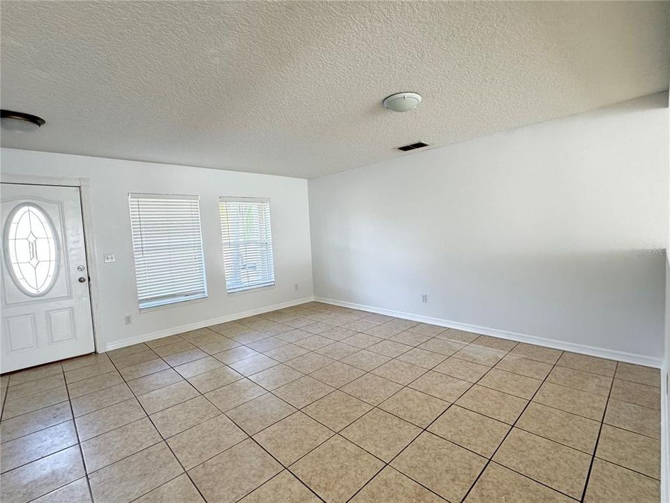 For Rent: $2,850 (4 beds, 2 baths, 3300 Square Feet)