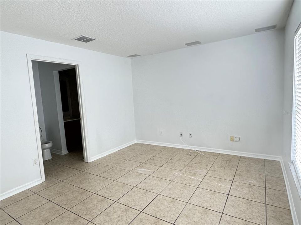 For Rent: $2,850 (4 beds, 2 baths, 3300 Square Feet)