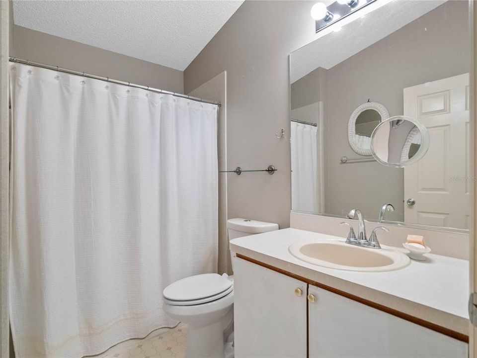 For Sale: $285,000 (2 beds, 2 baths, 1121 Square Feet)