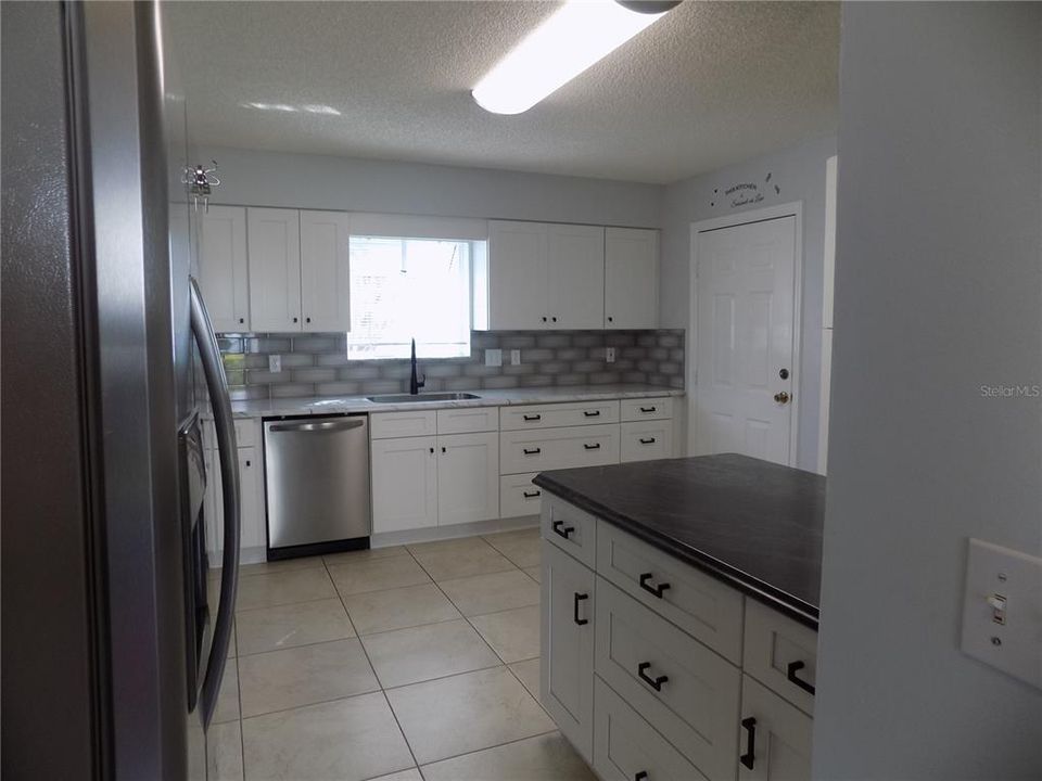 For Sale: $254,900 (2 beds, 2 baths, 1160 Square Feet)