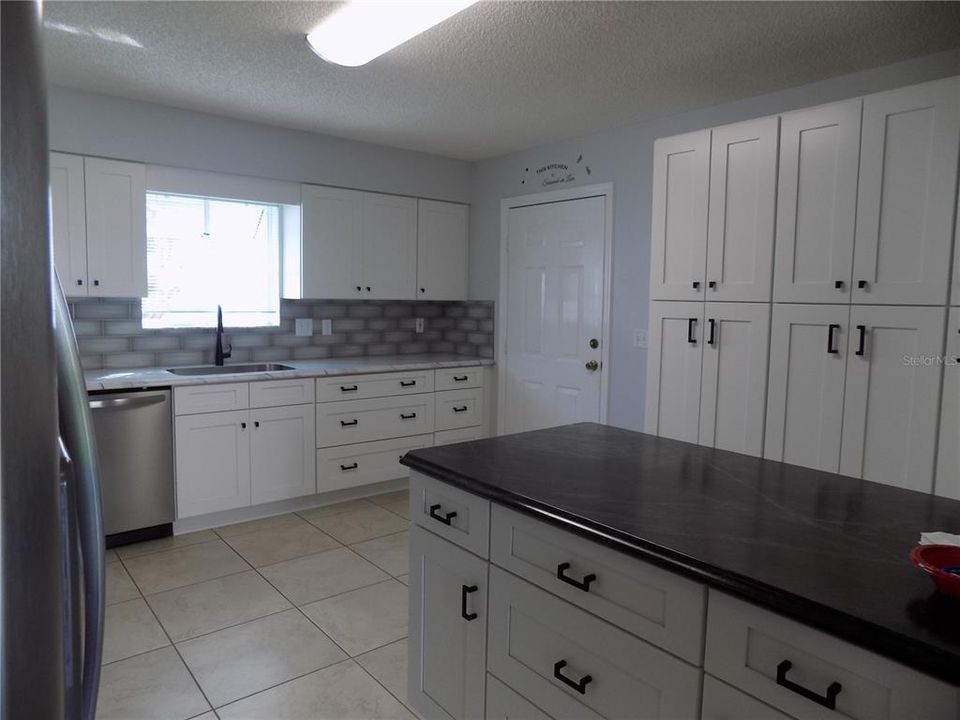 For Sale: $254,900 (2 beds, 2 baths, 1160 Square Feet)