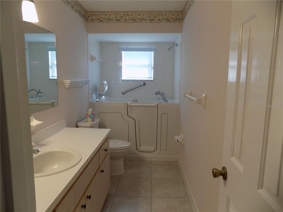 For Sale: $254,900 (2 beds, 2 baths, 1160 Square Feet)