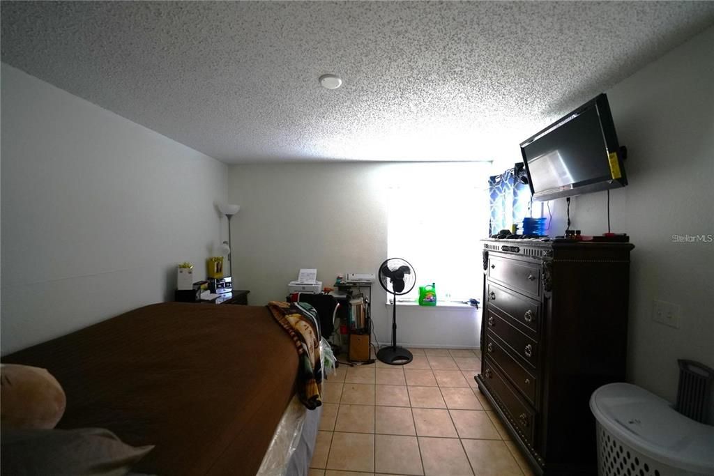 For Rent: $1,200 (1 beds, 1 baths, 526 Square Feet)