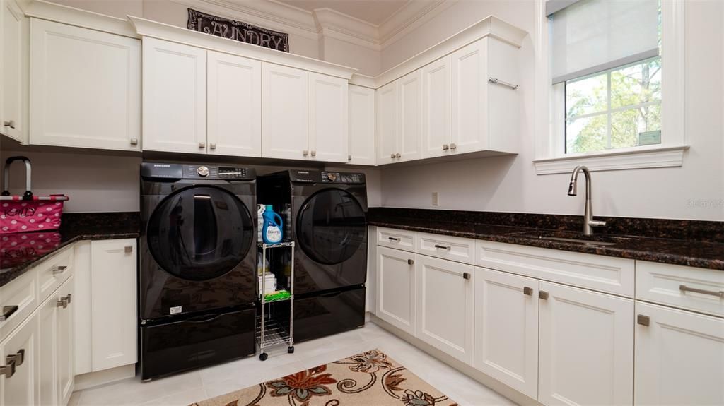 Handy sink in the laundry room as well.