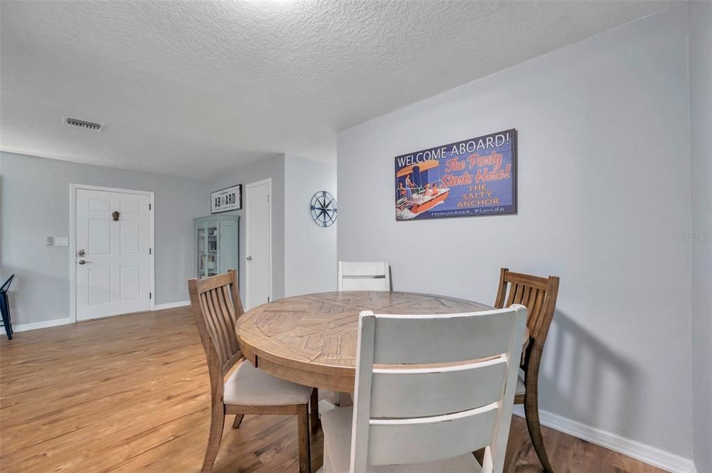 For Sale: $250,000 (2 beds, 1 baths, 1383 Square Feet)