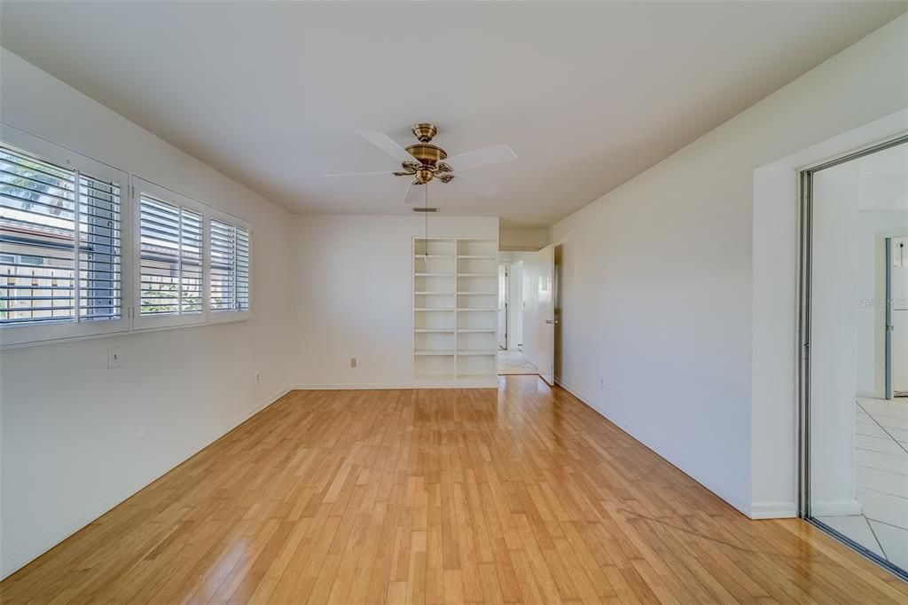 For Sale: $449,500 (2 beds, 2 baths, 1650 Square Feet)