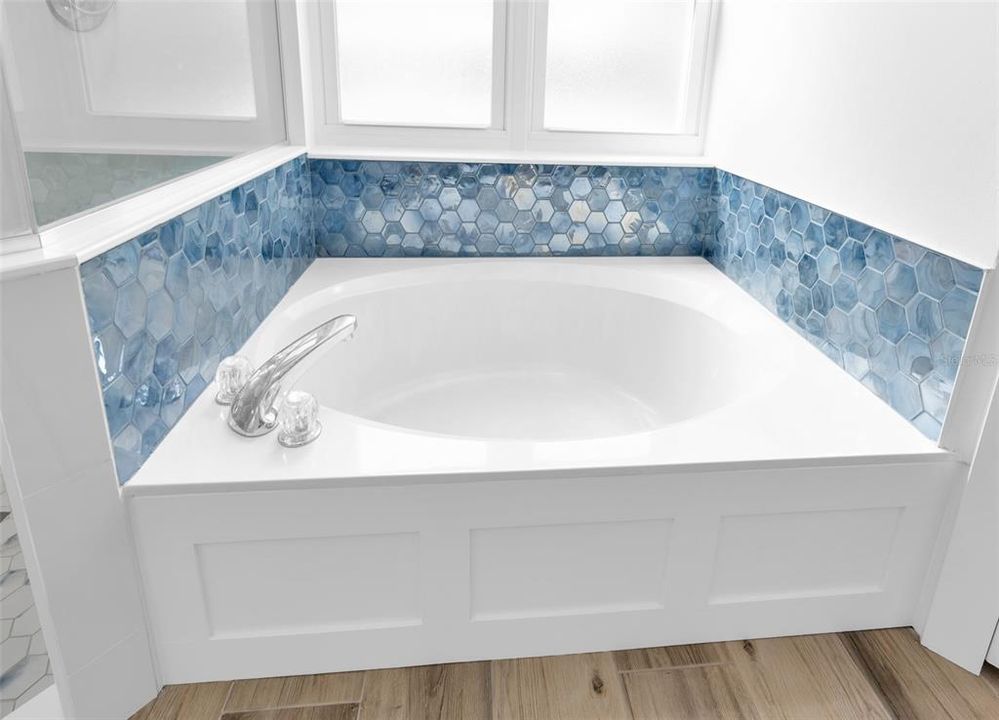 Master Ensuite Soaking Tub