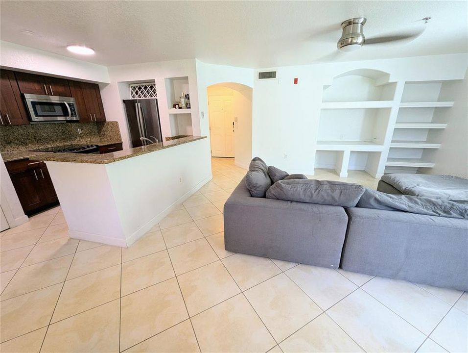 For Sale: $158,000 (1 beds, 1 baths, 864 Square Feet)