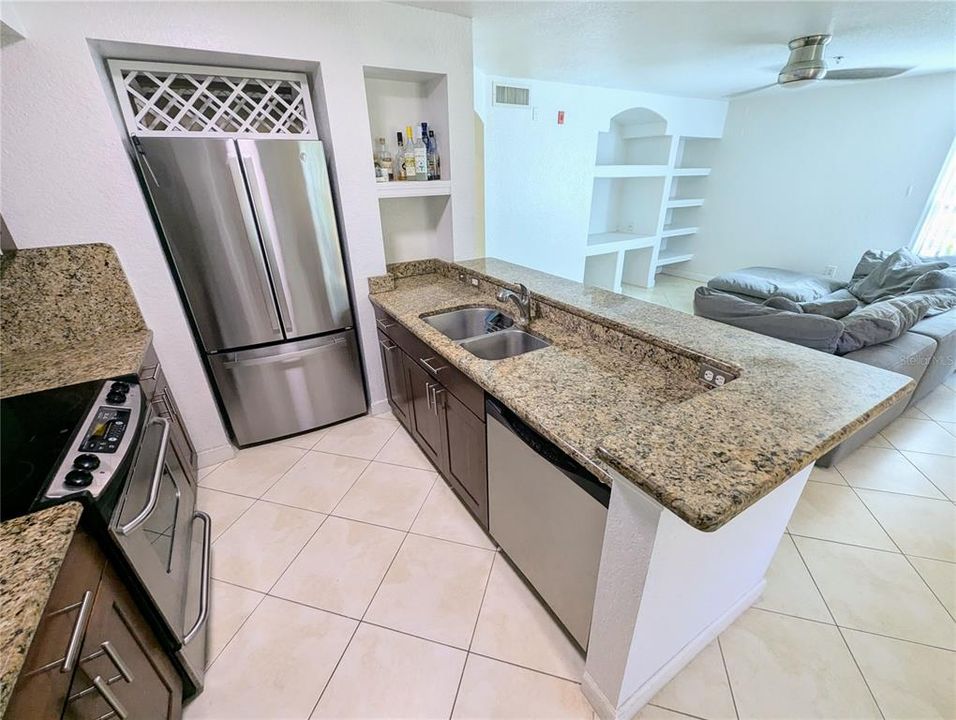 For Sale: $158,000 (1 beds, 1 baths, 864 Square Feet)