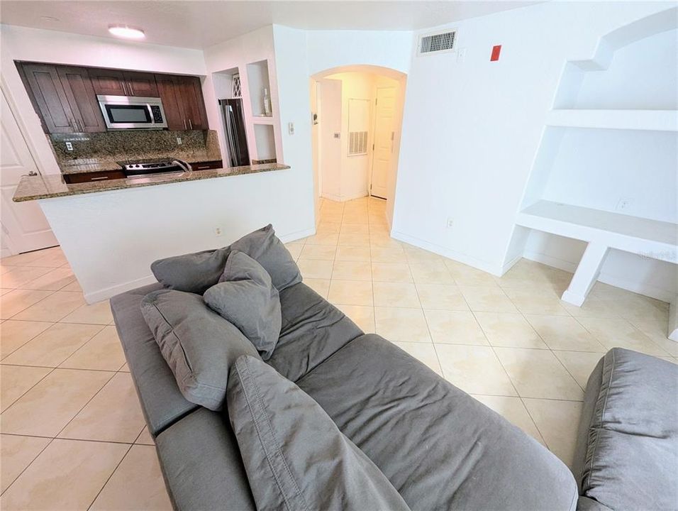 For Sale: $158,000 (1 beds, 1 baths, 864 Square Feet)