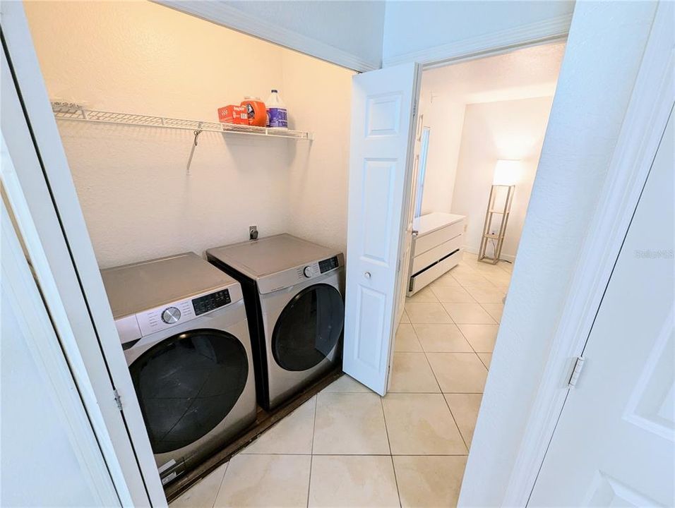 For Sale: $158,000 (1 beds, 1 baths, 864 Square Feet)