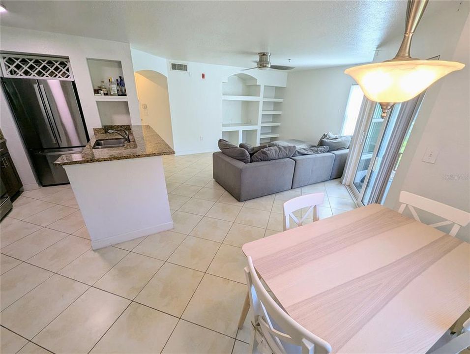 For Sale: $158,000 (1 beds, 1 baths, 864 Square Feet)