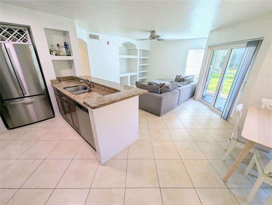 For Sale: $158,000 (1 beds, 1 baths, 864 Square Feet)