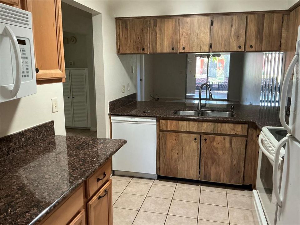 For Rent: $1,700 (2 beds, 2 baths, 970 Square Feet)