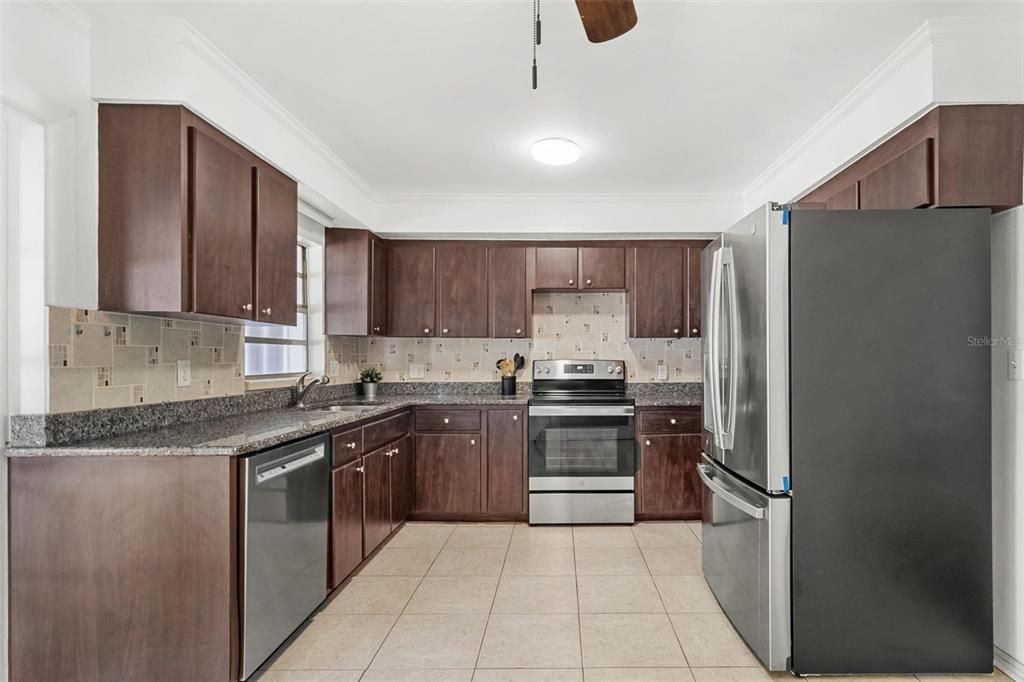 For Sale: $375,000 (2 beds, 2 baths, 1148 Square Feet)