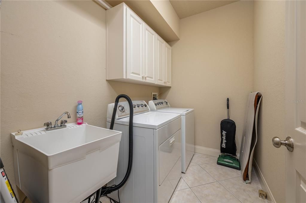 For Sale: $335,000 (3 beds, 2 baths, 1682 Square Feet)