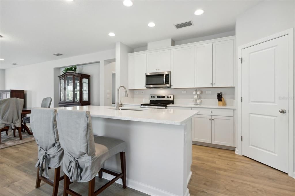 For Sale: $385,000 (3 beds, 2 baths, 1864 Square Feet)