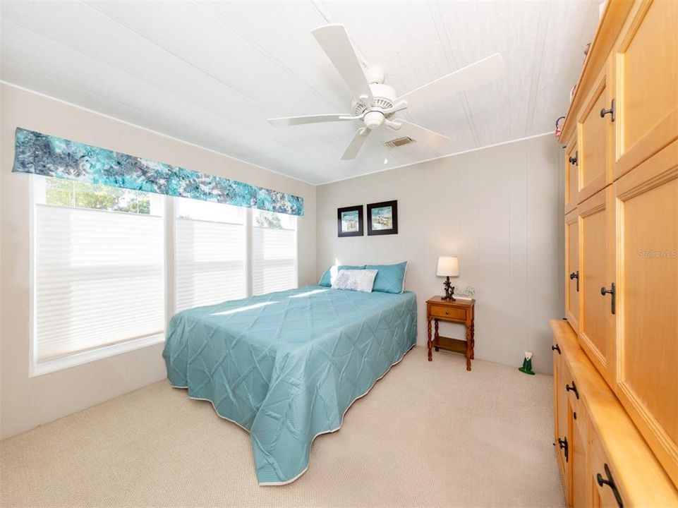 For Sale: $249,900 (2 beds, 2 baths, 1079 Square Feet)