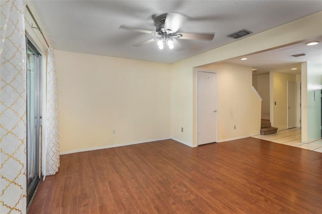 For Sale: $174,400 (2 beds, 1 baths, 990 Square Feet)