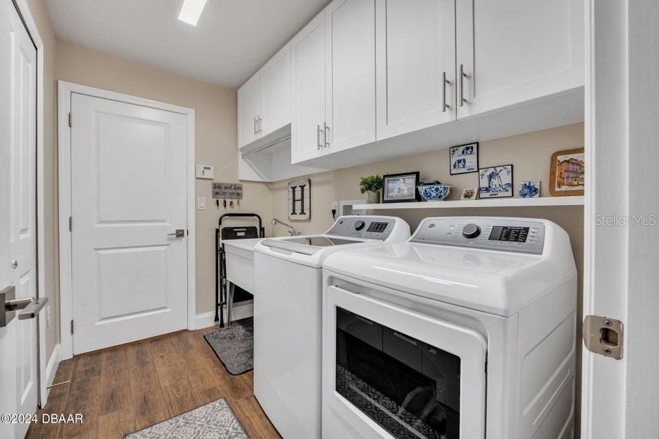 For Sale: $639,900 (3 beds, 2 baths, 2078 Square Feet)