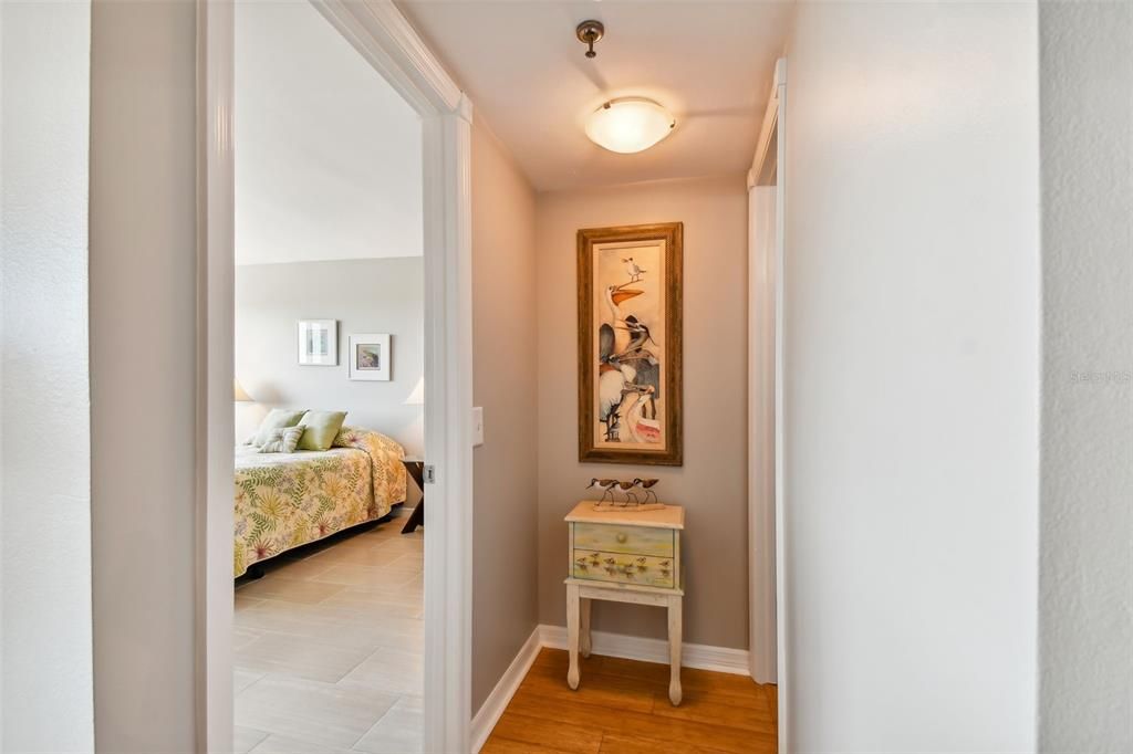 For Sale: $550,000 (2 beds, 2 baths, 1250 Square Feet)