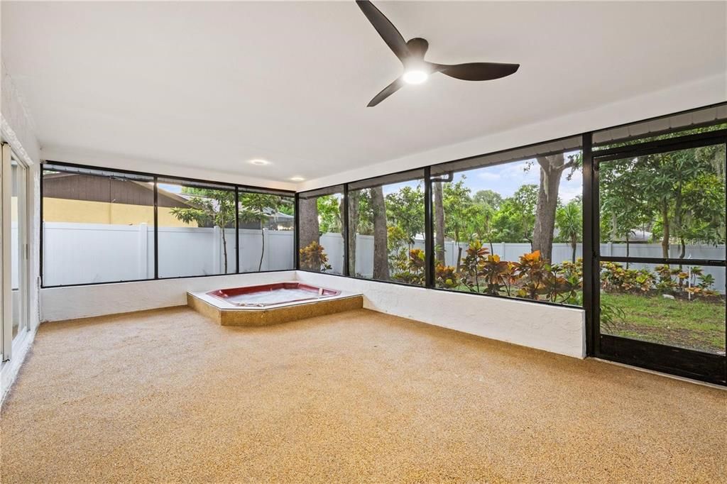 Florida Room/ Jacuzzi