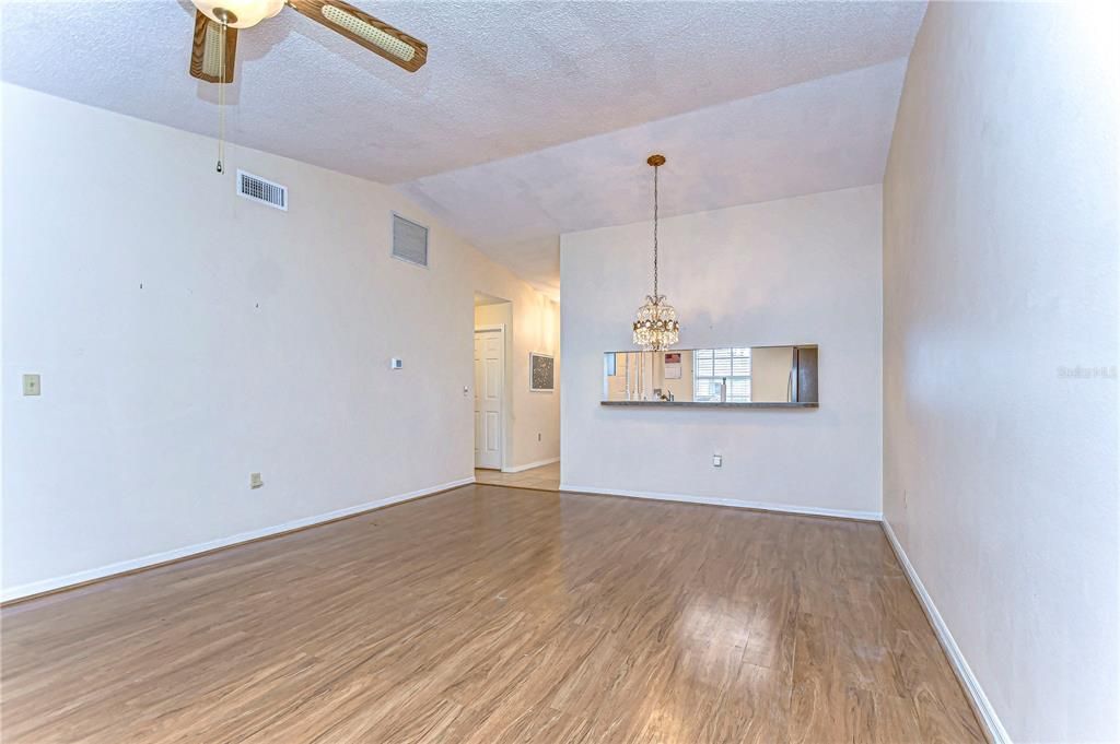 For Sale: $207,000 (2 beds, 2 baths, 1159 Square Feet)