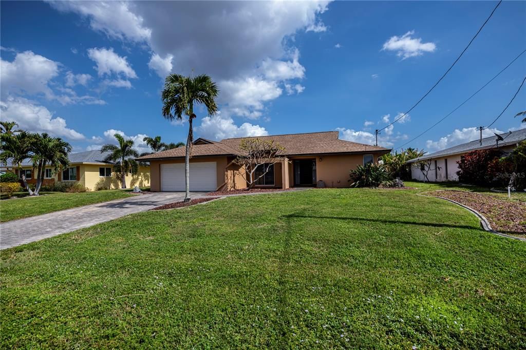 For Sale: $640,000 (3 beds, 2 baths, 1541 Square Feet)