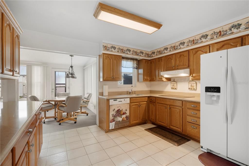 For Sale: $379,000 (2 beds, 1 baths, 1027 Square Feet)