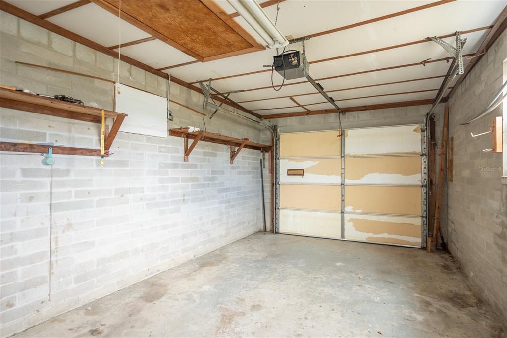 For Sale: $379,000 (2 beds, 1 baths, 1027 Square Feet)