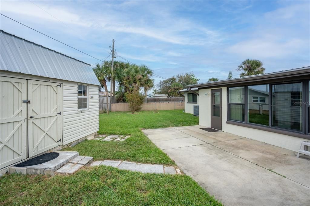 For Sale: $379,000 (2 beds, 1 baths, 1027 Square Feet)