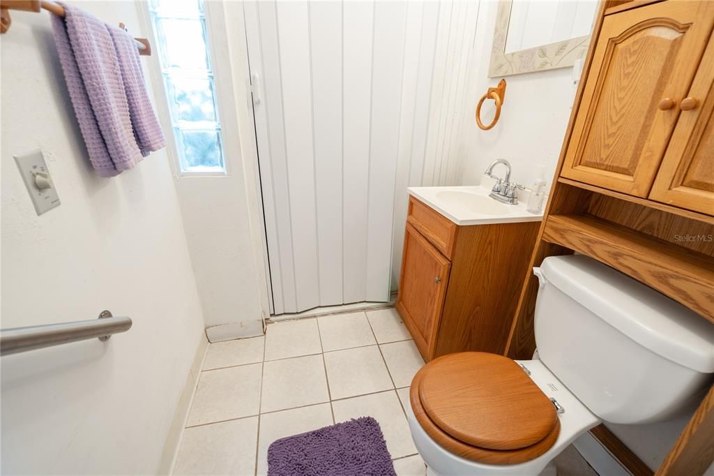 For Sale: $379,000 (2 beds, 1 baths, 1027 Square Feet)