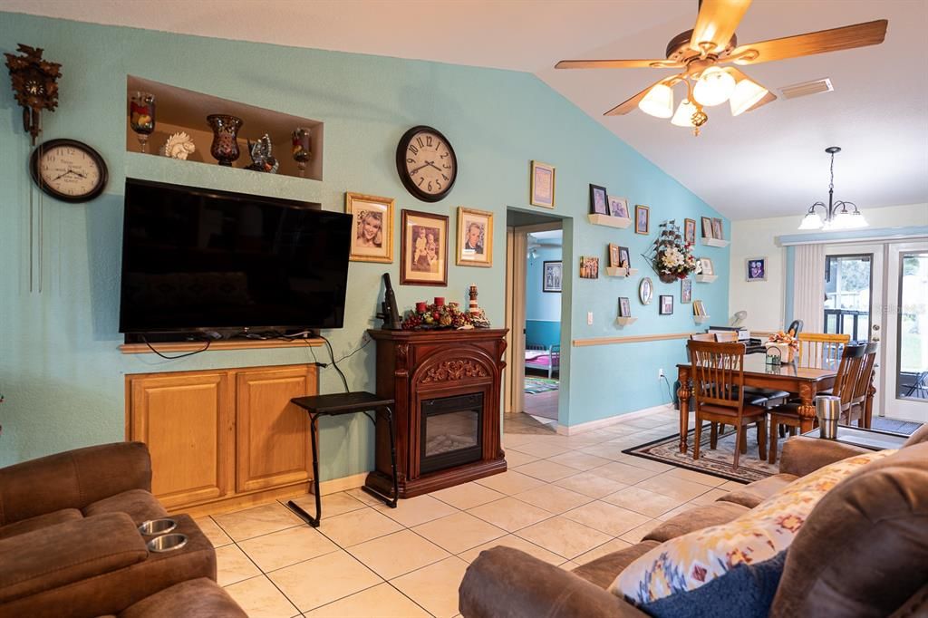 For Sale: $499,500 (3 beds, 2 baths, 1624 Square Feet)