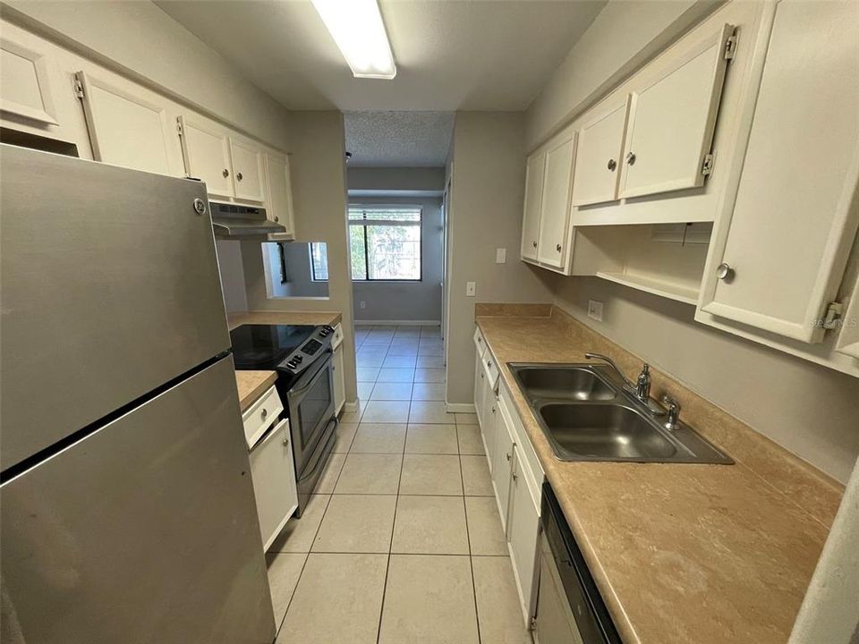 En Venta: $299,900 (4 camas, 2 baños, 1352 Pies cuadrados)