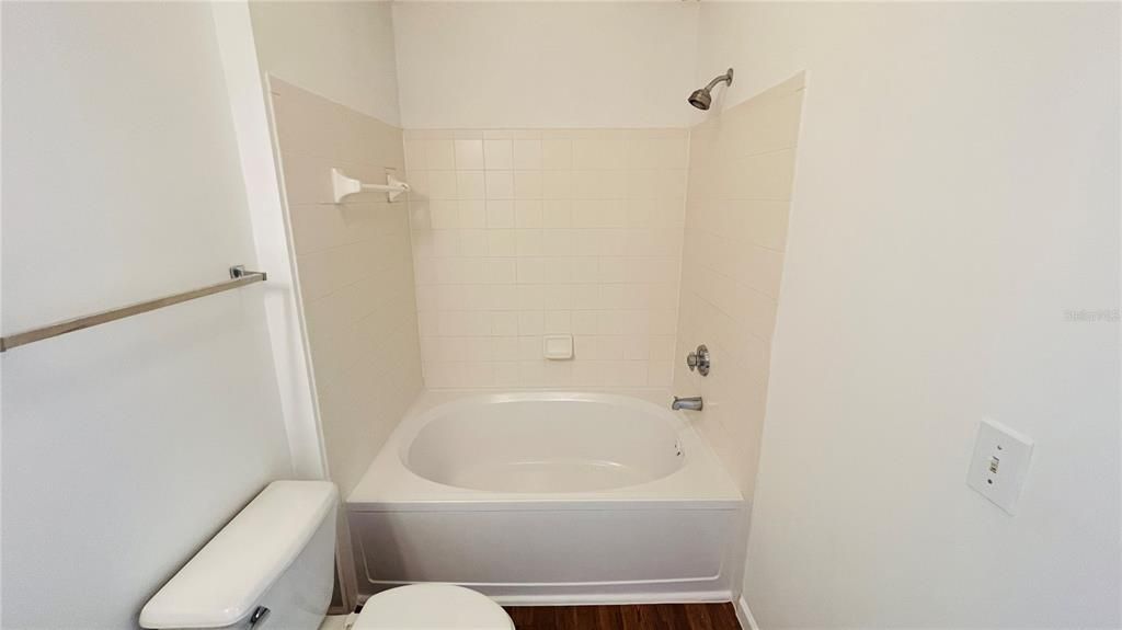 For Sale: $209,000 (2 beds, 2 baths, 1088 Square Feet)