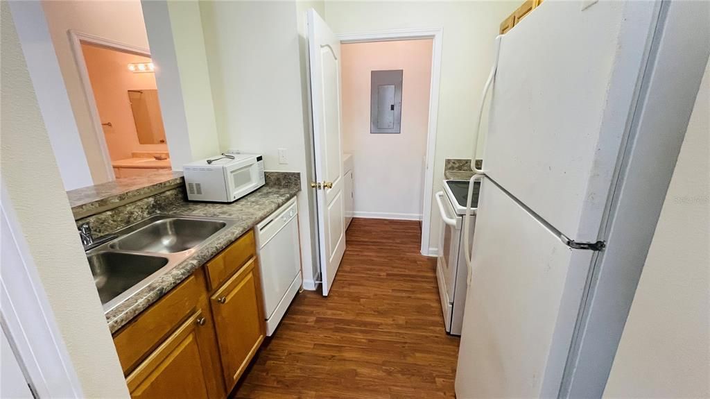 For Sale: $209,000 (2 beds, 2 baths, 1088 Square Feet)