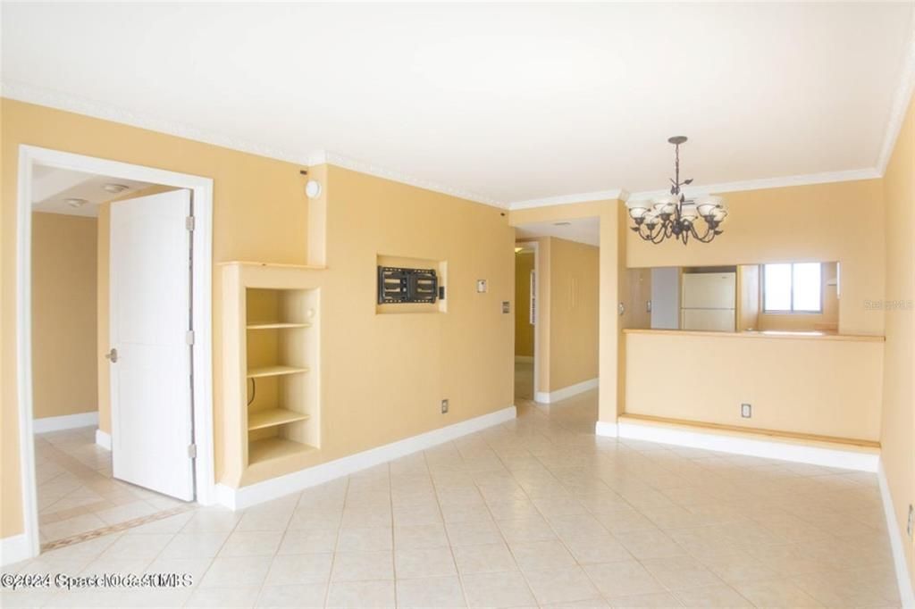 For Sale: $230,000 (2 beds, 2 baths, 830 Square Feet)