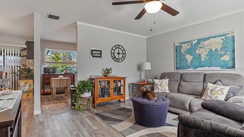 Light and Bright Livingroom