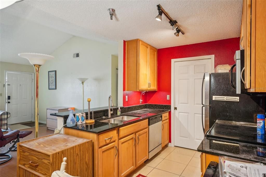 For Sale: $159,900 (2 beds, 2 baths, 1015 Square Feet)