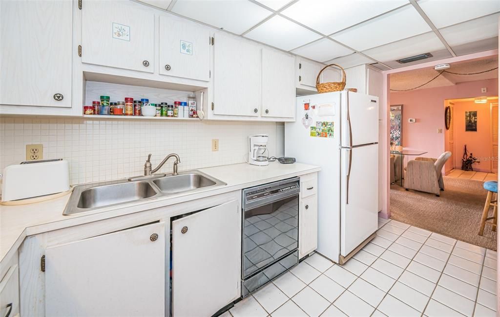 For Sale: $335,000 (2 beds, 2 baths, 1316 Square Feet)