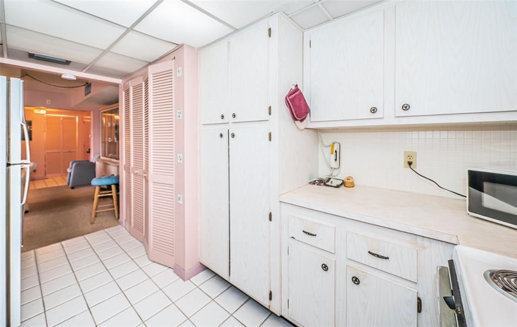 For Sale: $335,000 (2 beds, 2 baths, 1316 Square Feet)