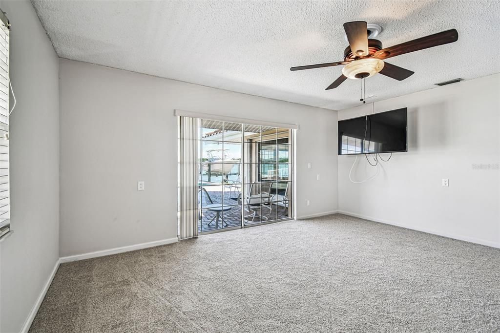 Activo con contrato: $1,390,000 (4 camas, 2 baños, 2273 Pies cuadrados)