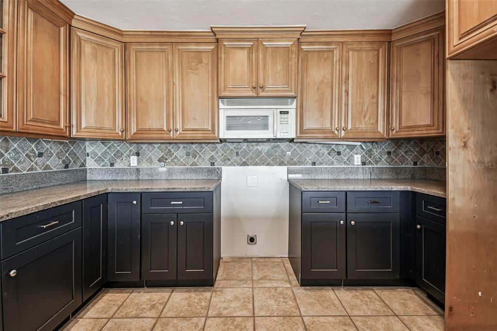 Activo con contrato: $1,390,000 (4 camas, 2 baños, 2273 Pies cuadrados)