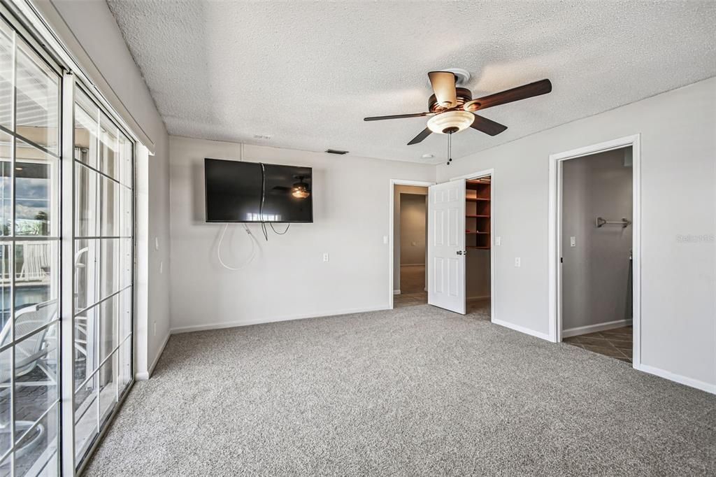 Activo con contrato: $1,390,000 (4 camas, 2 baños, 2273 Pies cuadrados)