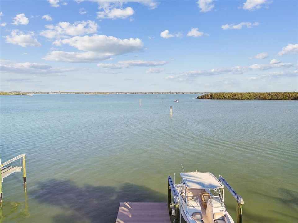 Activo con contrato: $1,390,000 (4 camas, 2 baños, 2273 Pies cuadrados)