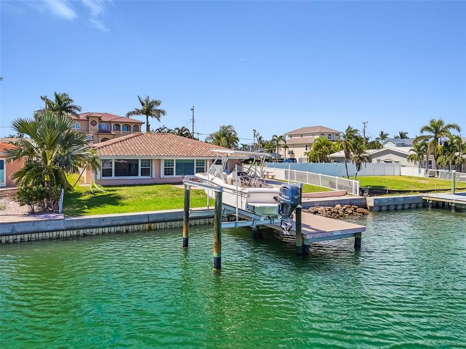 Activo con contrato: $1,390,000 (4 camas, 2 baños, 2273 Pies cuadrados)