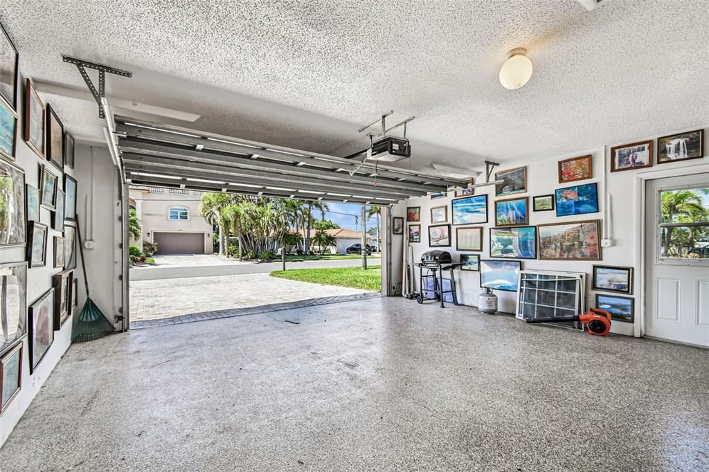 Activo con contrato: $1,390,000 (4 camas, 2 baños, 2273 Pies cuadrados)