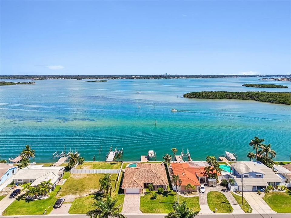 Activo con contrato: $1,390,000 (4 camas, 2 baños, 2273 Pies cuadrados)