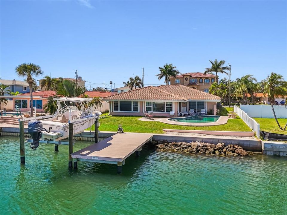 Activo con contrato: $1,390,000 (4 camas, 2 baños, 2273 Pies cuadrados)